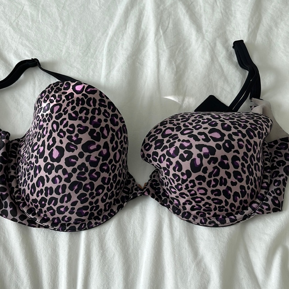 32DD Victoria’s Secret bra